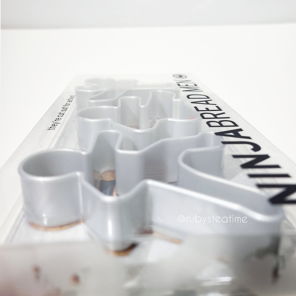 ✨️SALE✨️ 2 for $13✨️ NinjaBread Men Cookie Cutters, New in Box, Genuine Fred - Picture 6 of 7